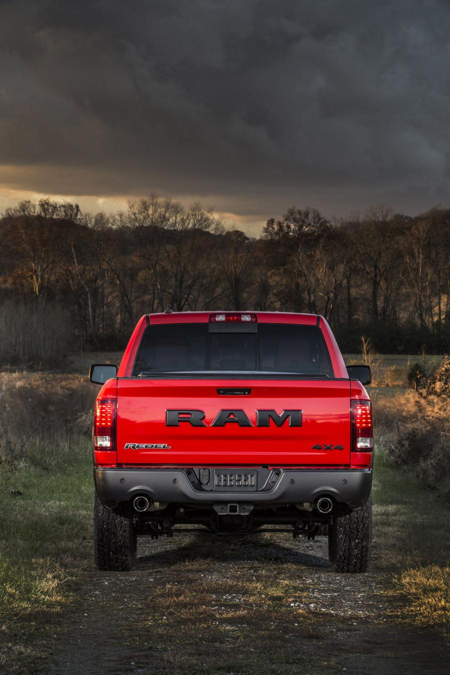  Dodge Ram 1500 Rebel 2015 года  (фото 22 из 54)